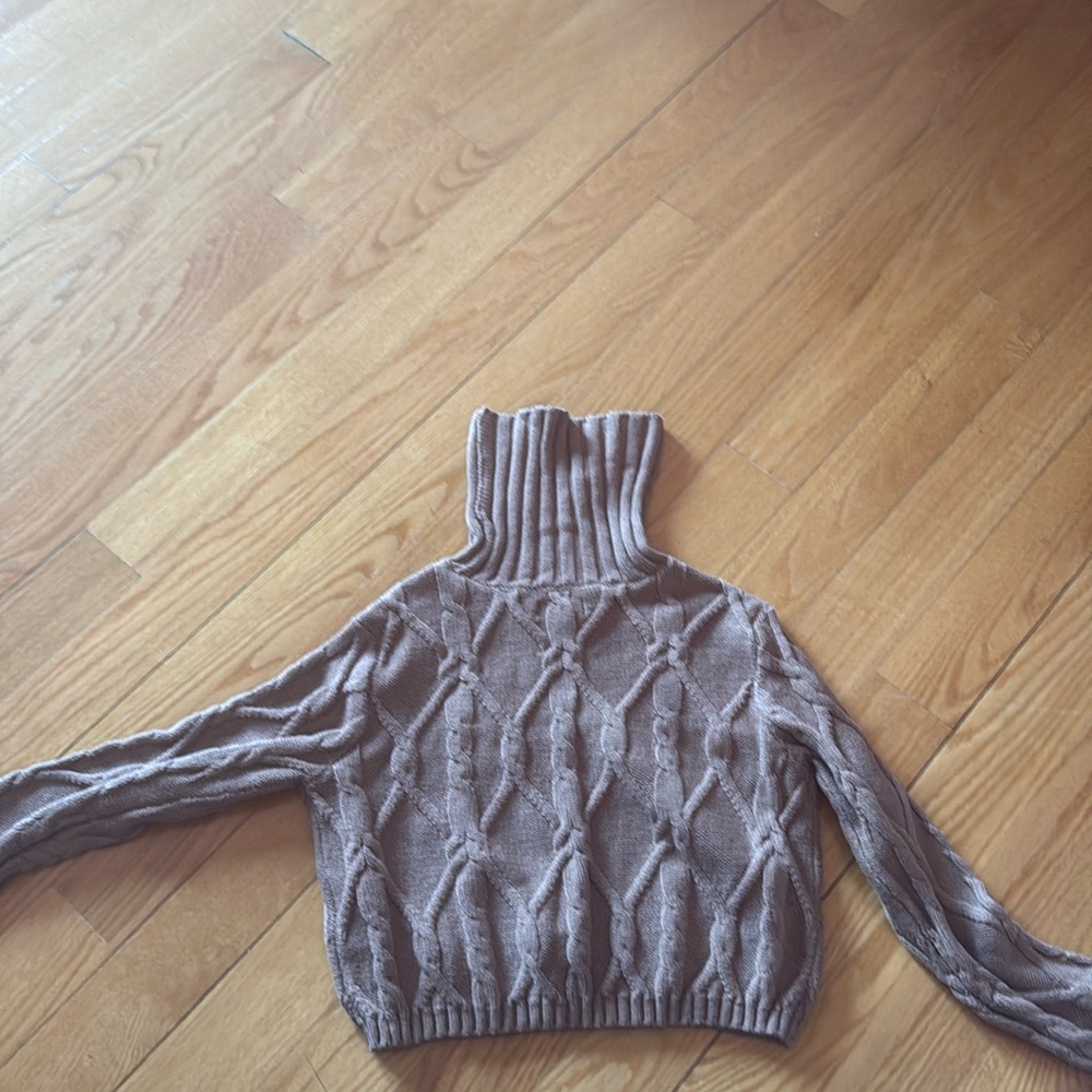 HOLLISTER SWEATER